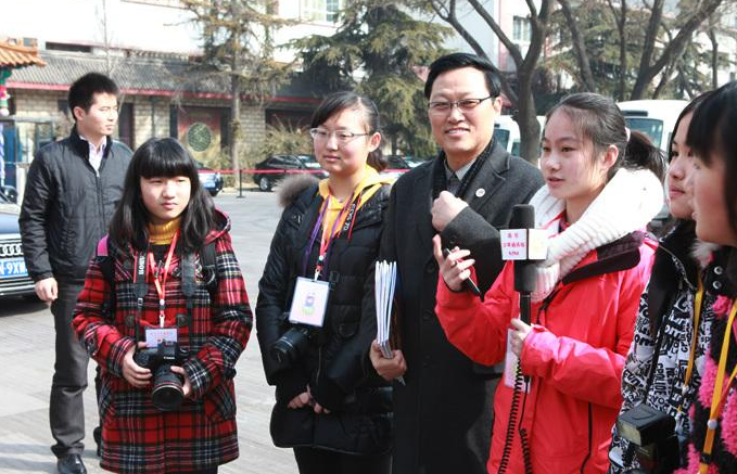 “蘭考縣委經(jīng)濟從業(yè)會議召開”